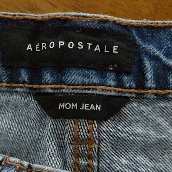 Aeropostale Mom Jeans Super Distressed  Sz 6 NWT - Picture 7 of 9
